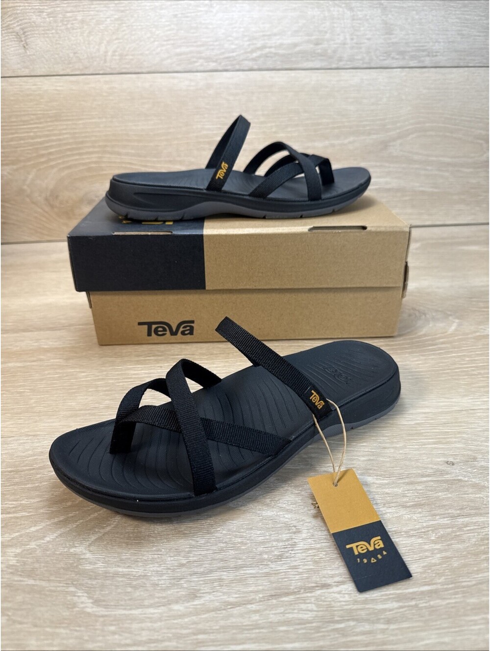 Teva 6840 Olowahu Flip-Flop for Women, Size 7 - Black